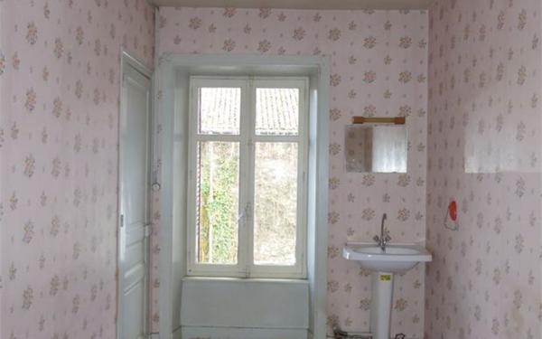 Maison à vendre    6 pièces •  Compreignac