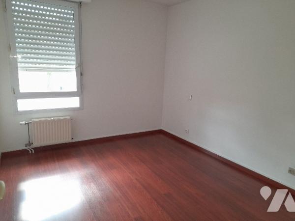 POITIERS, quartier nouveau tribunal , appartement t3 en bon état