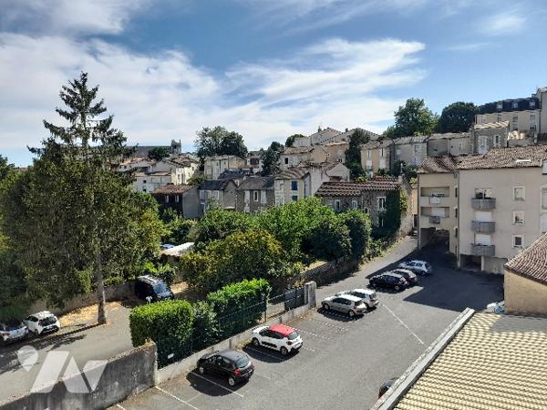 POITIERS, quartier nouveau tribunal , appartement t3 en bon état