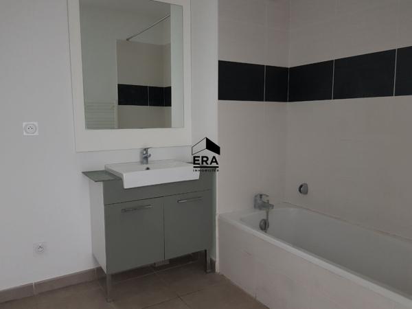 SALON - Proche Gare - 3 pièces de 58 m² avec terrasse et garage double