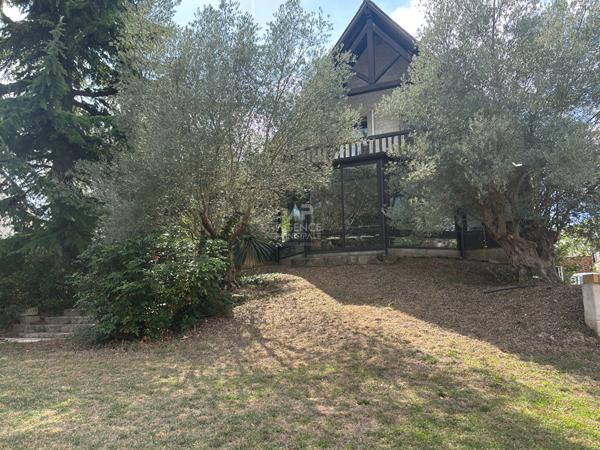 Maison d'exception à vendre à Saint Ouen l'Aumône - 8 pièces, 195,75 m² sur 1131 m² de terrain 519 000 € **  - Référence  11321