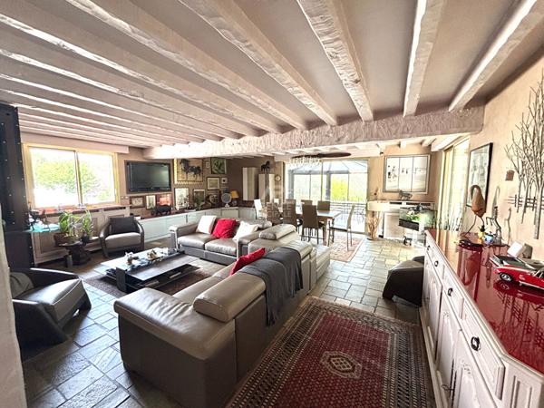 Maison d'exception à vendre à Saint Ouen l'Aumône - 8 pièces, 195,75 m² sur 1131 m² de terrain 519 000 € **  - Référence  11321
