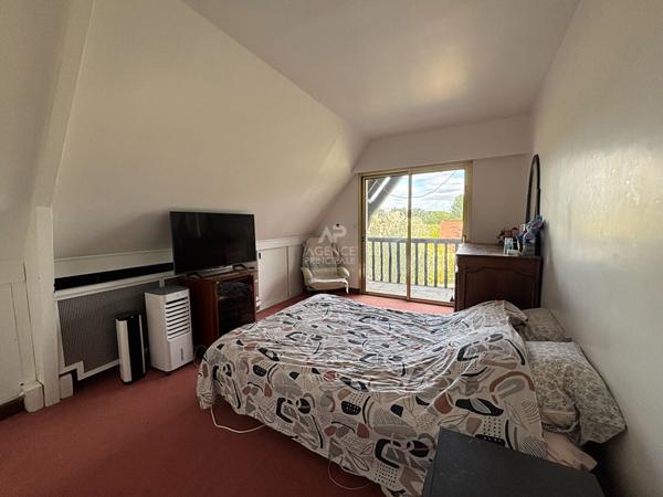 Maison d'exception à vendre à Saint Ouen l'Aumône - 8 pièces, 195,75 m² sur 1131 m² de terrain 519 000 € **  - Référence  11321