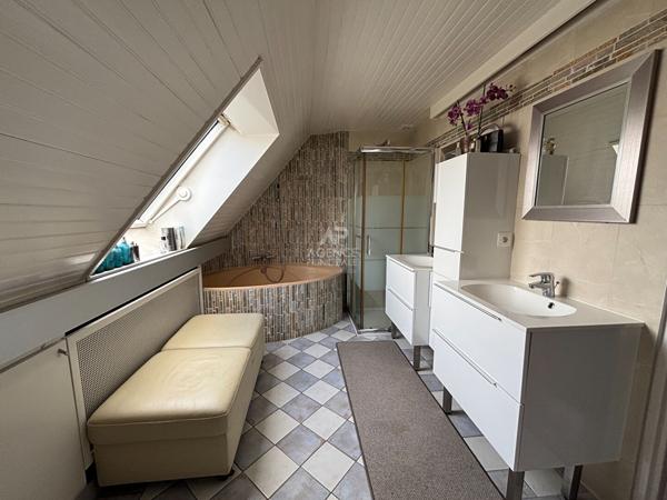 Maison d'exception à vendre à Saint Ouen l'Aumône - 8 pièces, 195,75 m² sur 1131 m² de terrain 519 000 € **  - Référence  11321