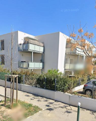 PORTE D'ESPAGNE T2 REZ DE JARDIN (terrasse , Jardin et place de stationnement privatif)