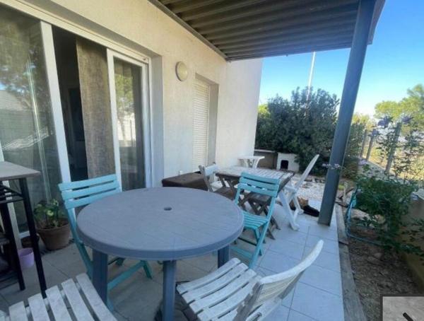 PORTE D'ESPAGNE T2 REZ DE JARDIN (terrasse , Jardin et place de stationnement privatif)