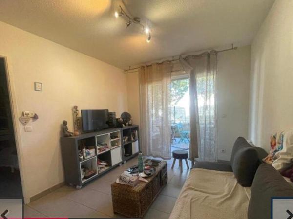 PORTE D'ESPAGNE T2 REZ DE JARDIN (terrasse , Jardin et place de stationnement privatif)