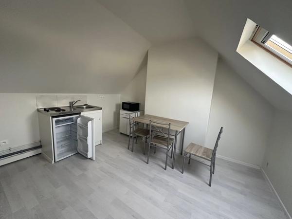 Location                                                      Appartement
                        
                     2 pièces                      17 m2                     à Saint-Quentin