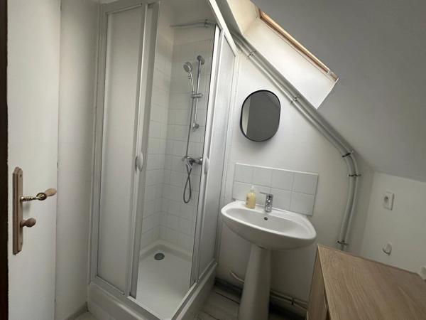 Location                                                      Appartement
                        
                     2 pièces                      17 m2                     à Saint-Quentin
