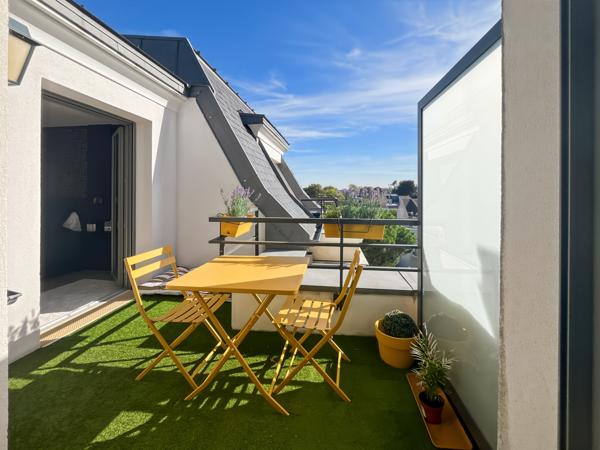 DERNIER ETAGE AVEC VUE DEGAGEE - BALCON - PARKING