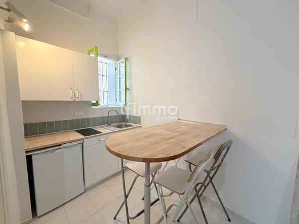 Studio 22 m² Montpellier centre, grande hauteur sous plafond