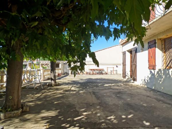 MAISON INDIVIDUELLE, A RENOVER AVEC GARAGE ET JARDIN, PROCHE CENTRE VILLE DE NARBONNE