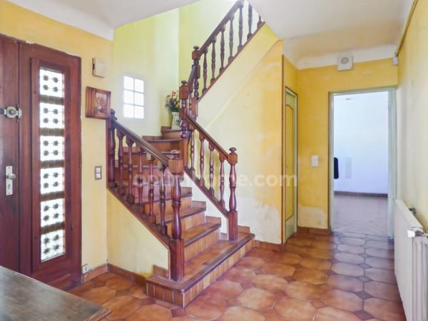 MAISON INDIVIDUELLE, A RENOVER AVEC GARAGE ET JARDIN, PROCHE CENTRE VILLE DE NARBONNE