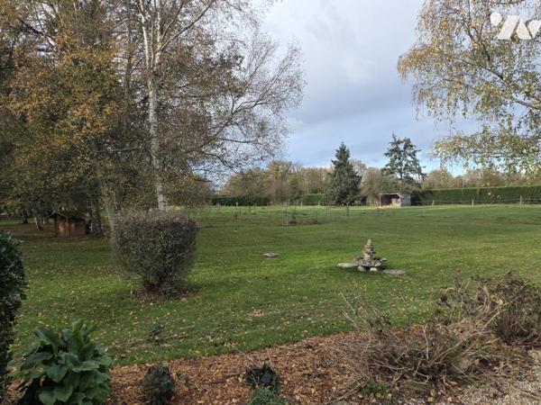 10 min de Château-Gontier. Une longère + un gîte. Terrain de 3.3ha avec plan d'eau de 12.400m².