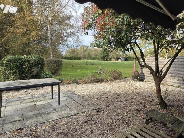 10 min de Château-Gontier. Une longère + un gîte. Terrain de 3.3ha avec plan d'eau de 12.400m².