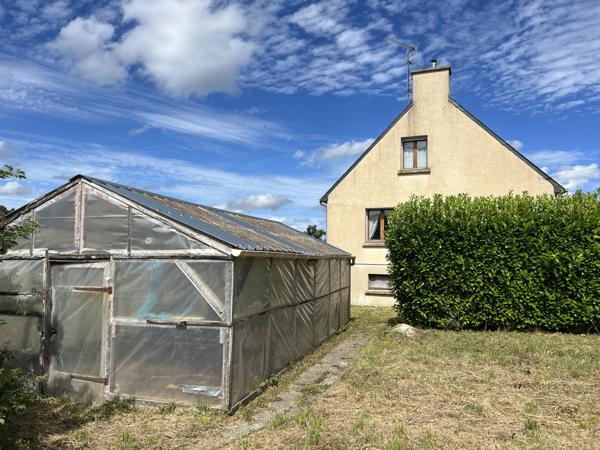 Charmante maison bretonne avec grand jardin, proche Quintin