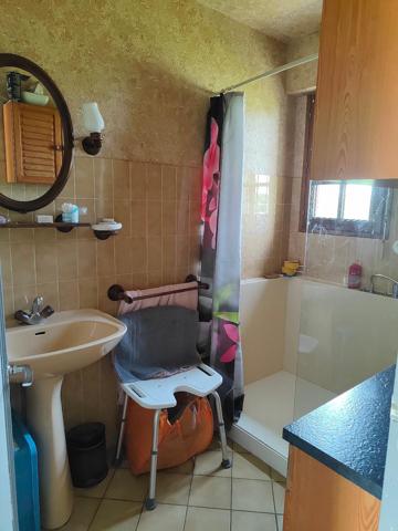 Charmante maison bretonne avec grand jardin, proche Quintin