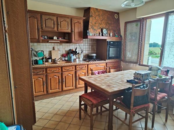 Charmante maison bretonne avec grand jardin, proche Quintin