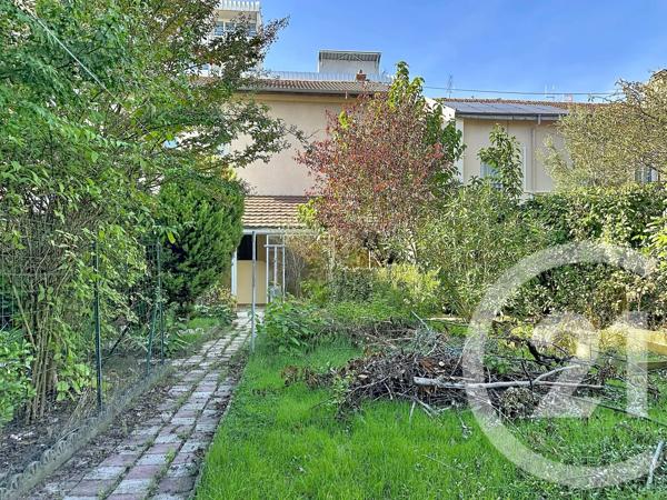 Maison à vendre  4 pièces - 111 m 2   LYON  - 69008