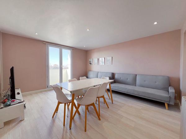 A vendre - Appartement Type 5 de 77 m² avec cave "Angers Lafayette/ proche Gare"