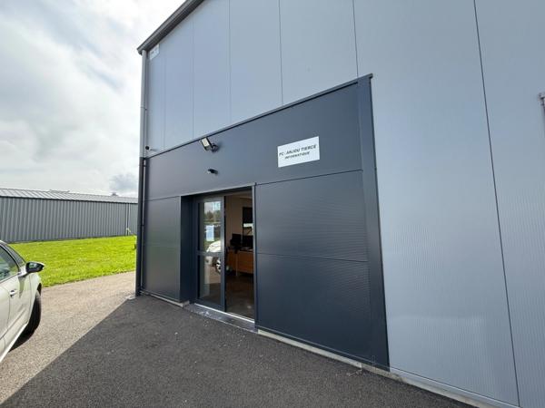 Local/bureau à louer TIERCE (49)