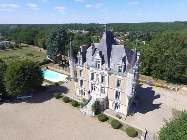 Magnifique château 19e siècle aux portes de Poitiers