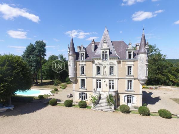Magnifique château 19e siècle aux portes de Poitiers
