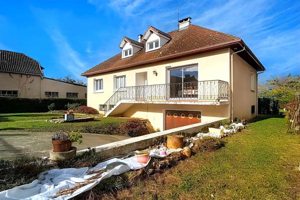 Gelos : Maison Familiale de 110 m² possibilité d'agrandissement avec 1000m² de Terrain séjour, salle à manger, cuisine, trois chambres, salle de bains, W.C, garage, sous-sol et combles aménageables