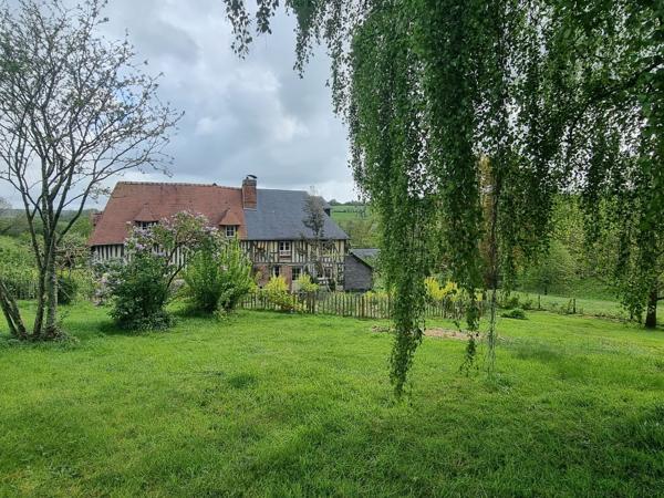 Charmant logis avec gîte et structure équestre sur 10 ha protégés aux portes de Deauville.