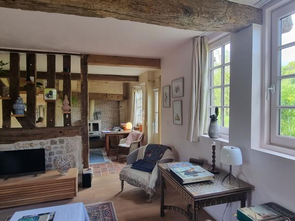 Charmant logis avec gîte et structure équestre sur 10 ha protégés aux portes de Deauville.