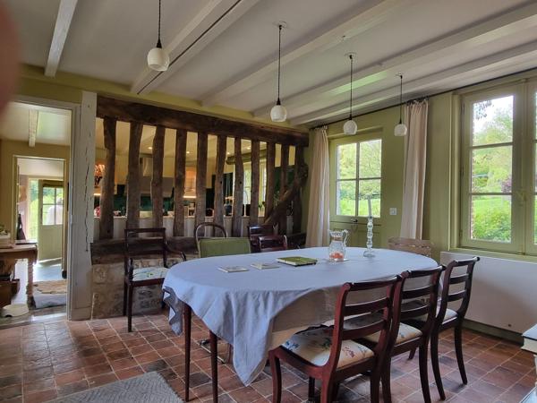 Charmant logis avec gîte et structure équestre sur 10 ha protégés aux portes de Deauville.