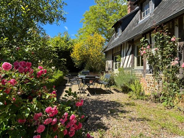 Charmant logis avec gîte et structure équestre sur 10 ha protégés aux portes de Deauville.