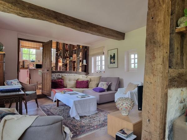 Charmant logis avec gîte et structure équestre sur 10 ha protégés aux portes de Deauville.