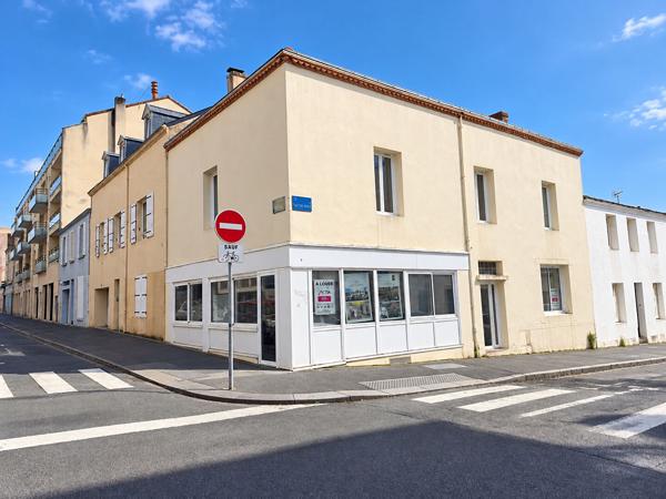 LA ROCHE SUR YON - CENTRE-VILLE - LOCAL COMMERCIAL DE 216 M² , La roche sur yon