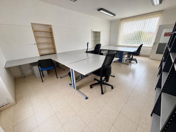 LA ROCHE SUR YON - CENTRE-VILLE - LOCAL COMMERCIAL DE 216 M² , La roche sur yon