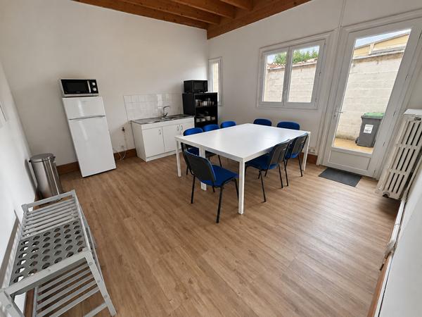 LA ROCHE SUR YON - CENTRE-VILLE - LOCAL COMMERCIAL DE 216 M² , La roche sur yon
