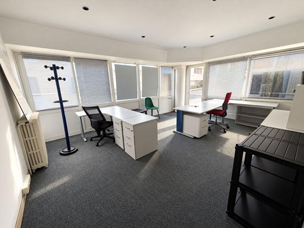 LA ROCHE SUR YON - CENTRE-VILLE - LOCAL COMMERCIAL DE 216 M² , La roche sur yon