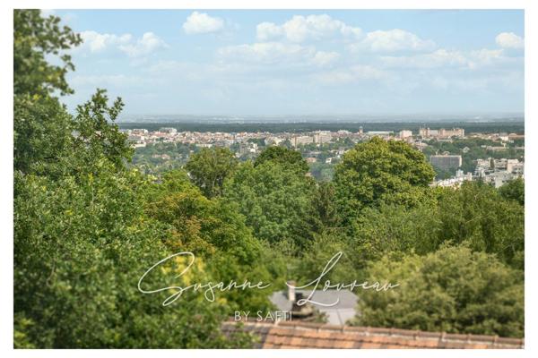 Entre forêt et Vieux Marly, une maison qui conjugue caractère et discrétion