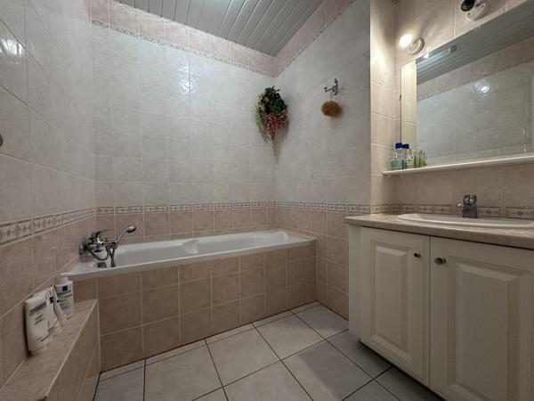 REIMS - APPART T4 + CAVE - PARKING - SECTEUR AGRÉABLE