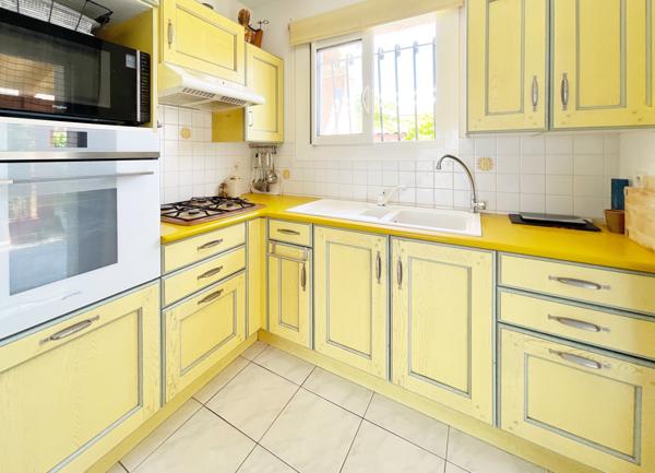 Maison avec garage et terrasse couverte sur une parcelle de 315 m2 (VIDEO 4K SUR DEMANDE)