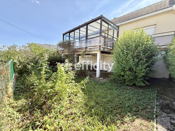 Maison
         5 pièces
        - 104 m² 200 000 € *
