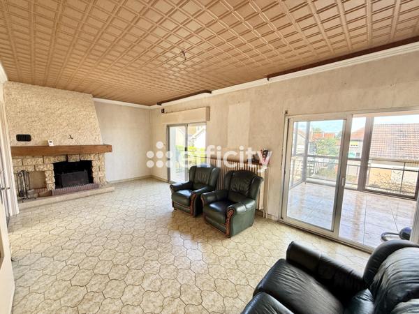 Maison
         5 pièces
        - 104 m² 200 000 € *