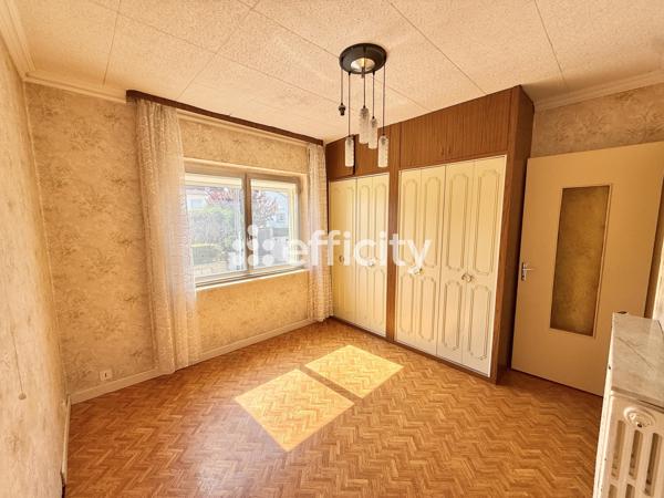 Maison
         5 pièces
        - 104 m² 200 000 € *