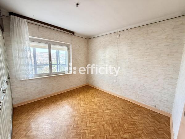 Maison
         5 pièces
        - 104 m² 200 000 € *