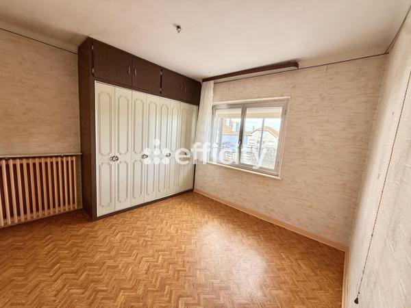 Maison
         5 pièces
        - 104 m² 200 000 € *