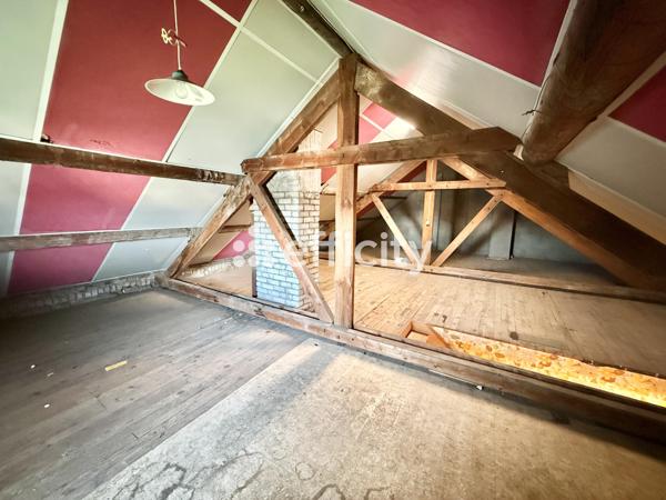 Maison
         5 pièces
        - 104 m² 200 000 € *