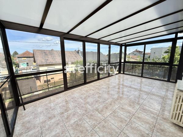 Maison
         5 pièces
        - 104 m² 200 000 € *