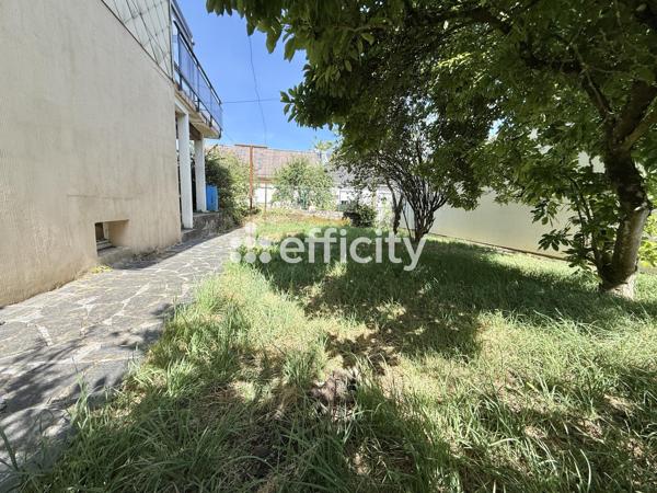 Maison
         5 pièces
        - 104 m² 200 000 € *