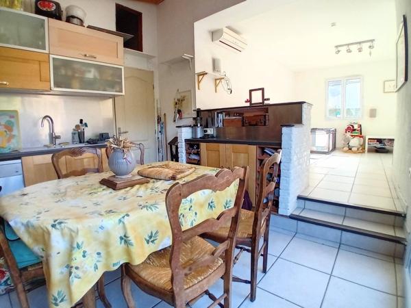 La Roquebrussanne (83136) Maison 4 pièces avec terrasse couverte et petit jardin