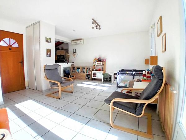 La Roquebrussanne (83136) Maison 4 pièces avec terrasse couverte et petit jardin